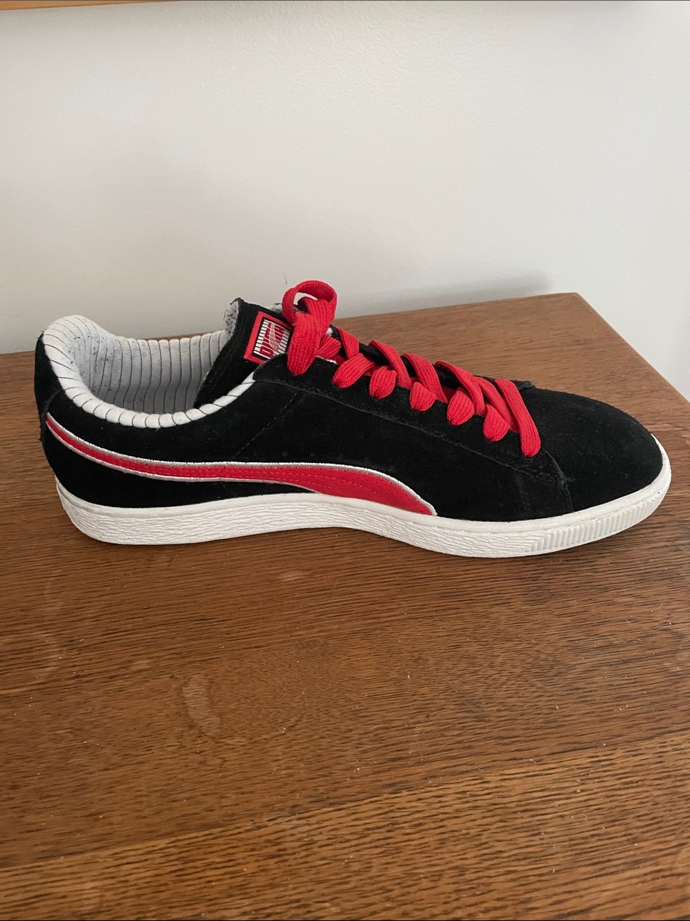 Men’s Puma Black Suede Sneakers with Red Laces. Size 10.5 - Picture 5 of 8